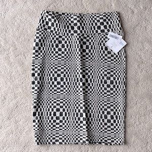 Black and white Cassie pencil skirt!
